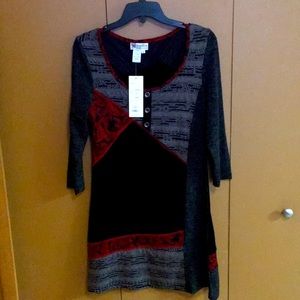 Beautiful Papillon Dress sz. Small NWT.33”shoulder/hem.bust 18”black/red/greys
